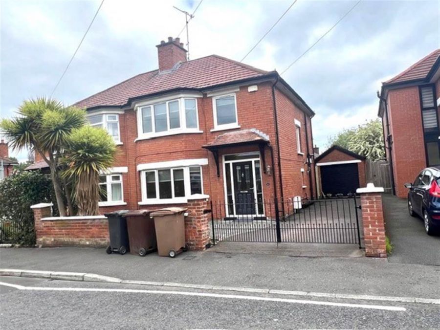 12 Cricklewood Park
