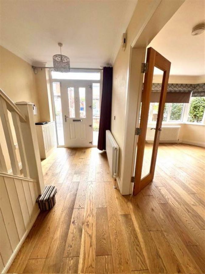 12 Cricklewood Park