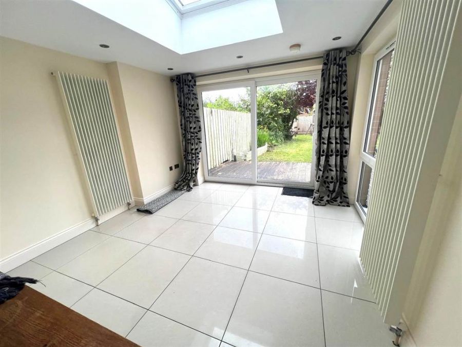 12 Cricklewood Park