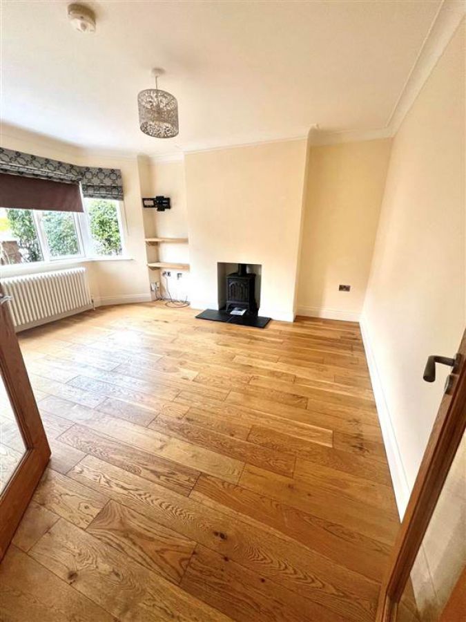 12 Cricklewood Park