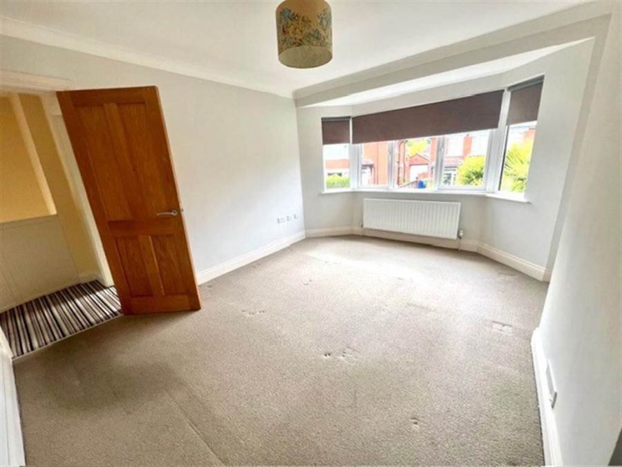 12 Cricklewood Park