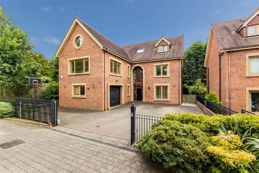 27a Deramore Park