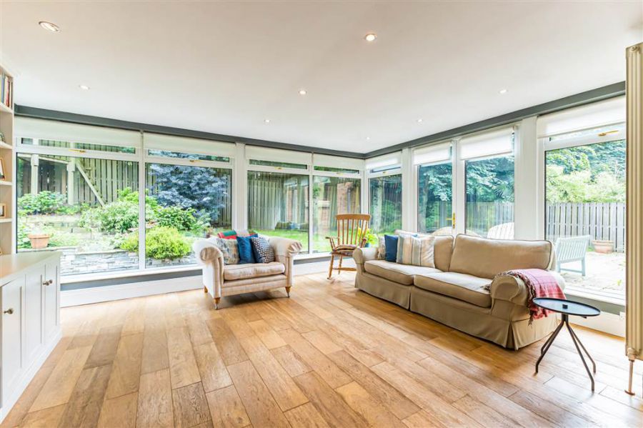 27a Deramore Park