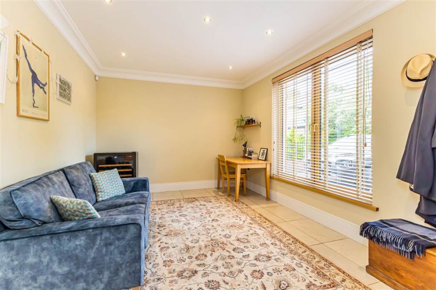 27a Deramore Park