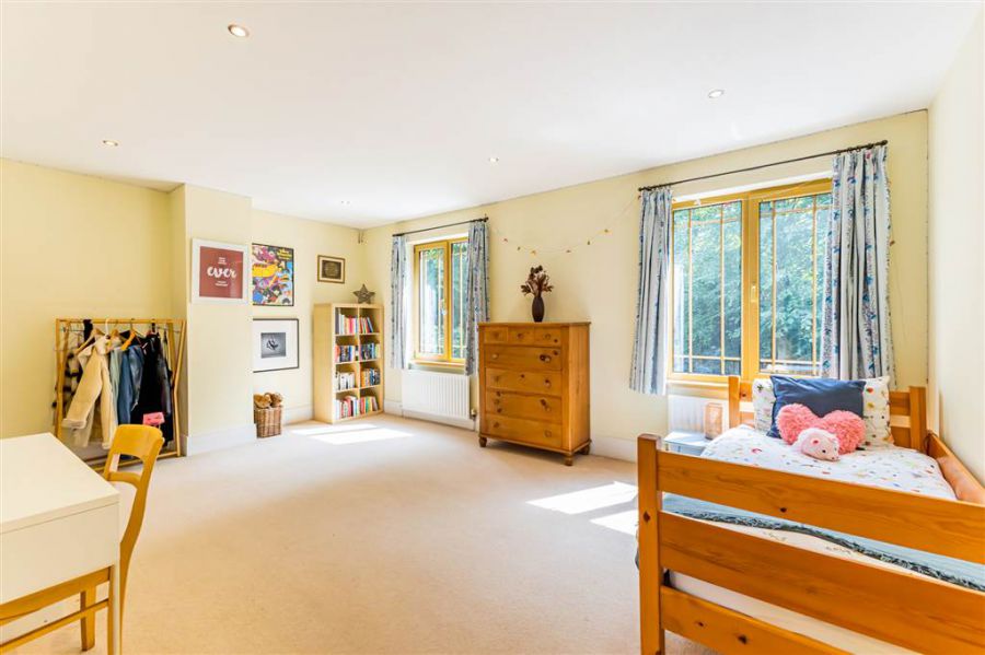 27a Deramore Park