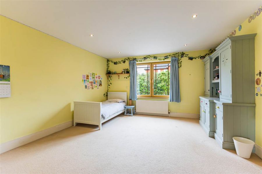 27a Deramore Park