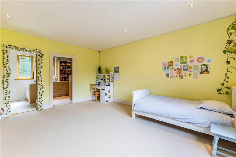 27a Deramore Park