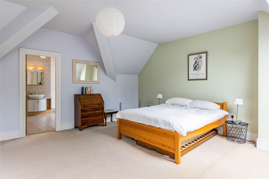 27a Deramore Park