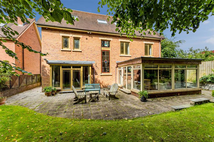 27a Deramore Park