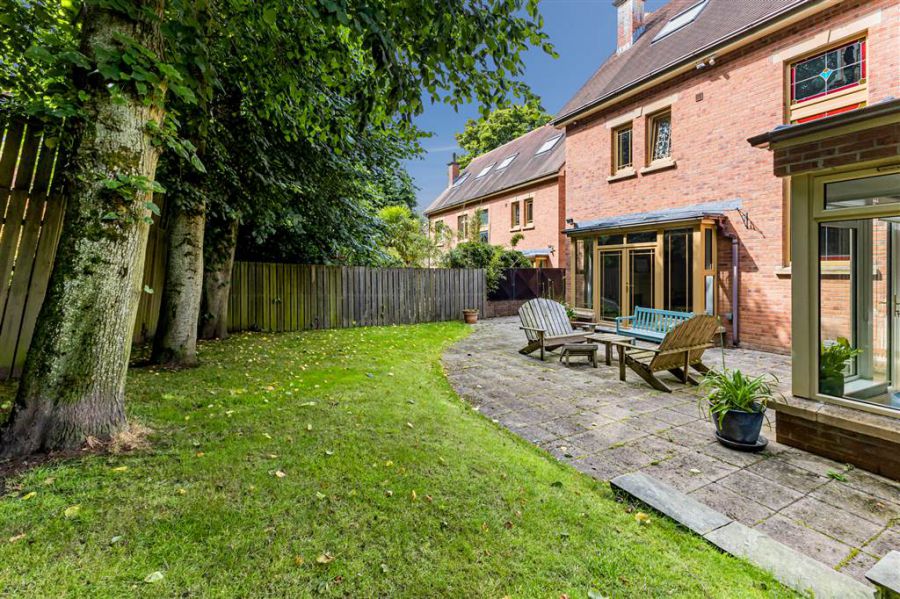 27a Deramore Park