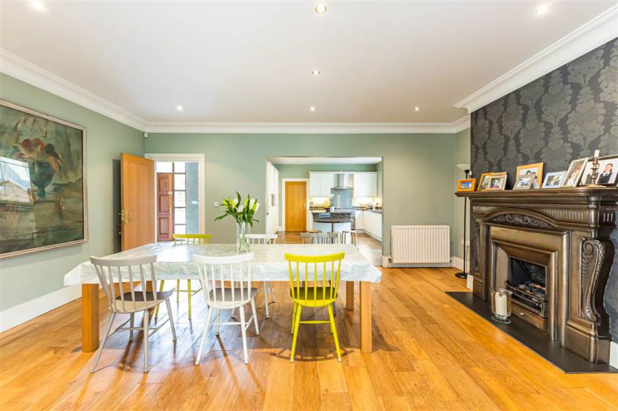 27a Deramore Park