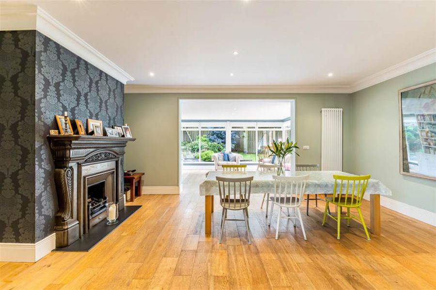 27a Deramore Park