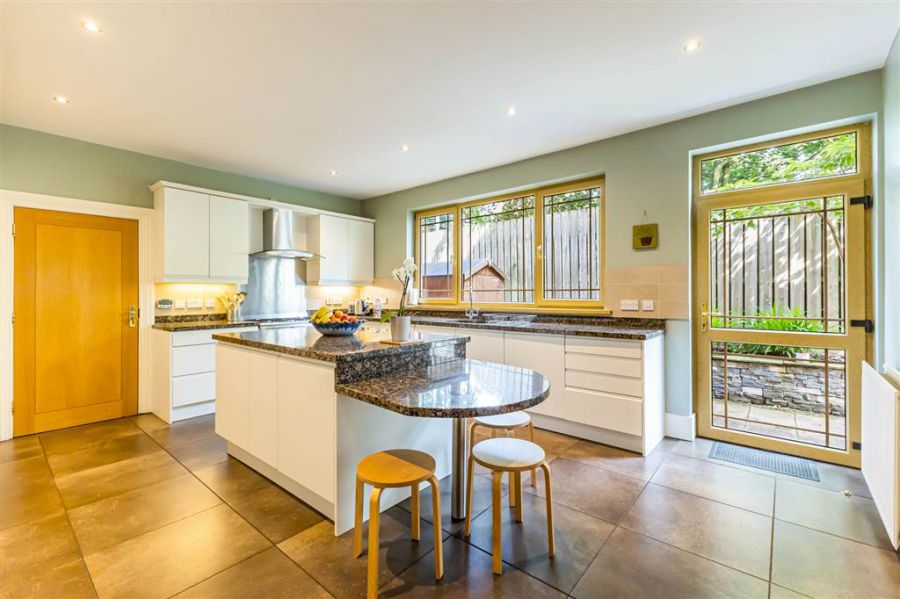 27a Deramore Park