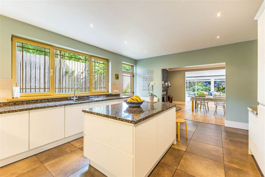 27a Deramore Park
