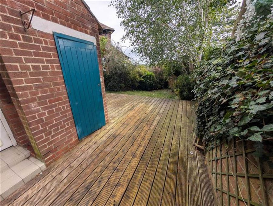 60 Sandhurst Drive