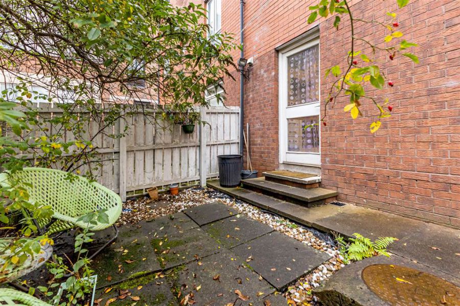8 Ashburne Place