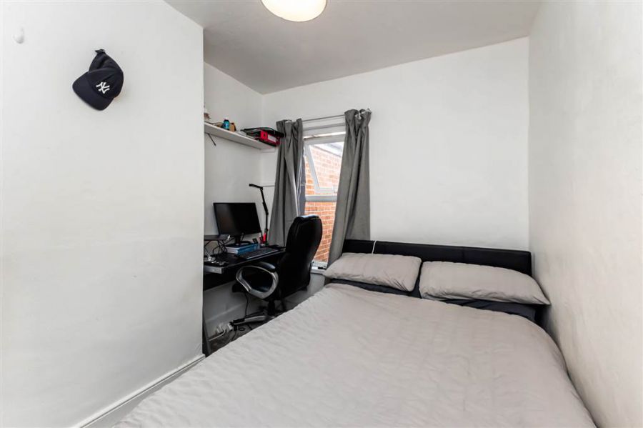 42 St Albans Gardens