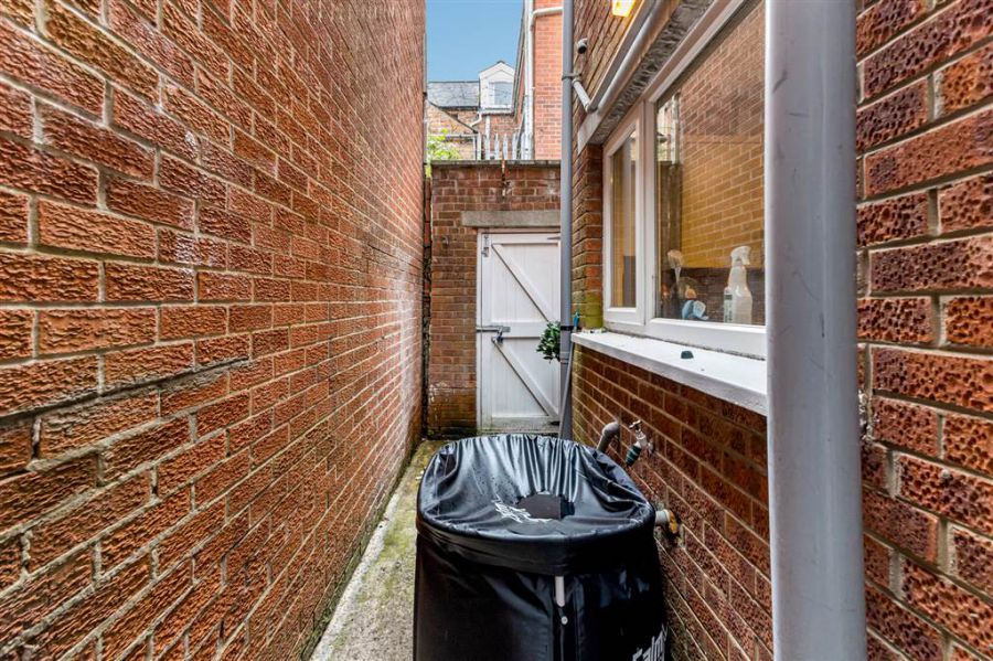 42 St Albans Gardens