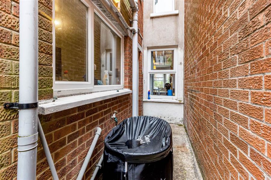 42 St Albans Gardens