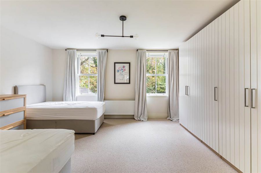 8 Danesfort Park North