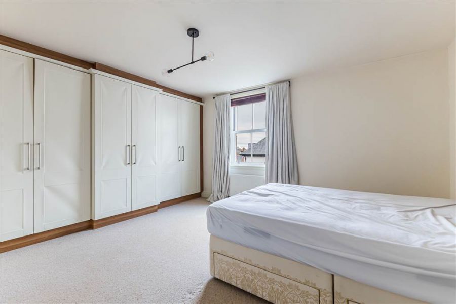 8 Danesfort Park North