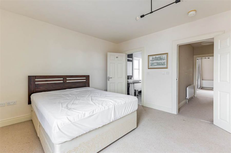 8 Danesfort Park North