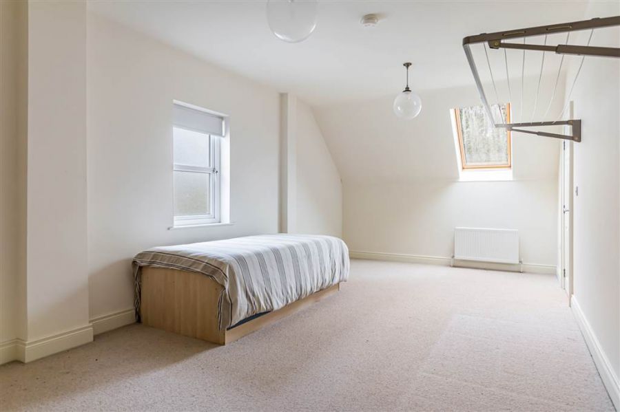 8 Danesfort Park North