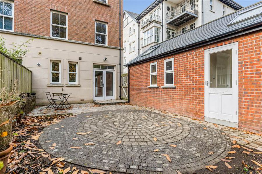 8 Danesfort Park North