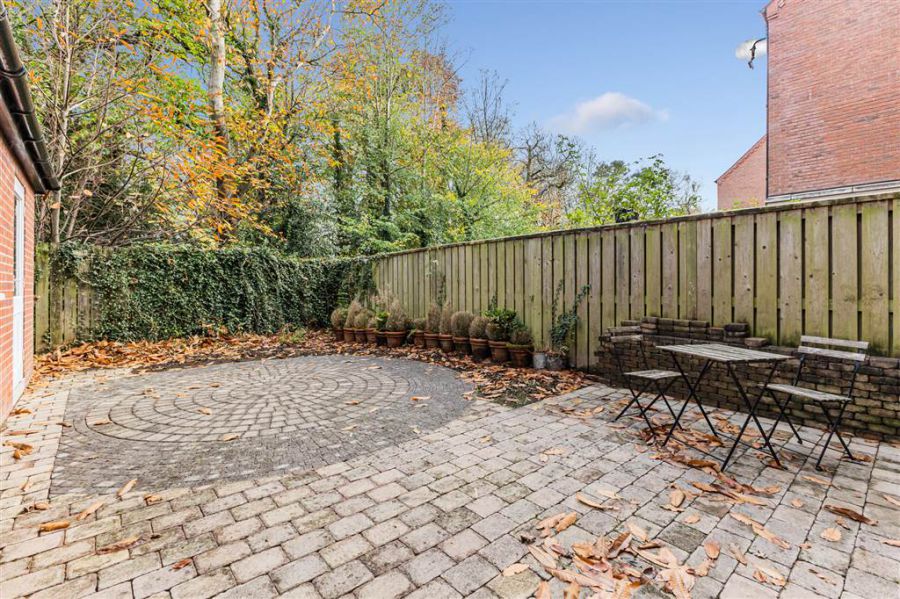 8 Danesfort Park North