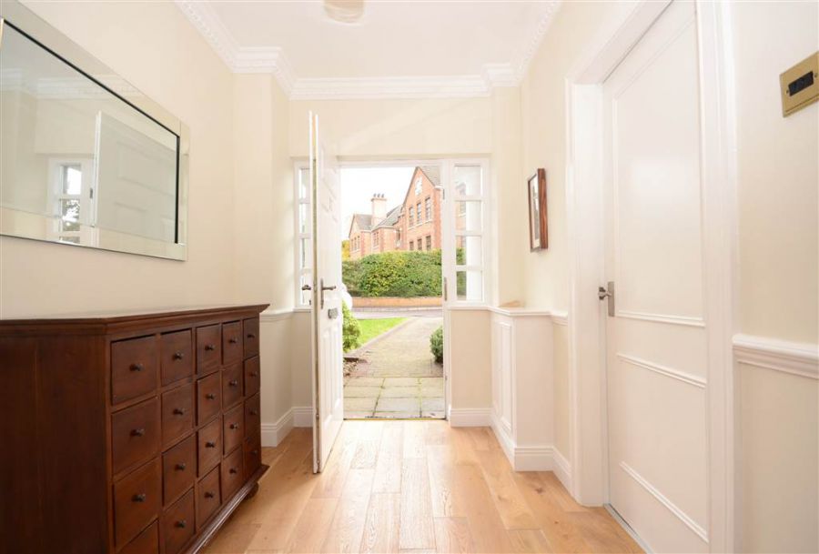 17 Broomhill Manor