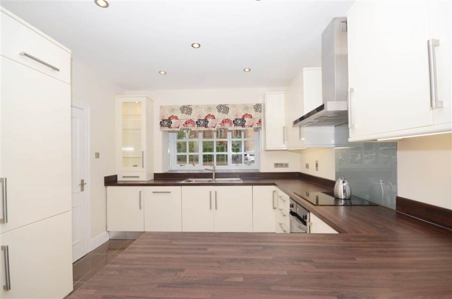 17 Broomhill Manor