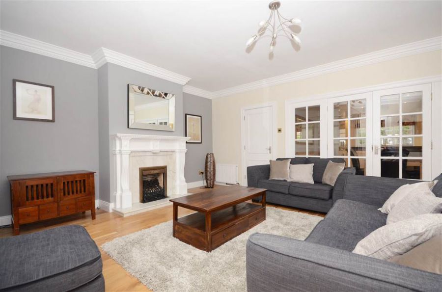 17 Broomhill Manor