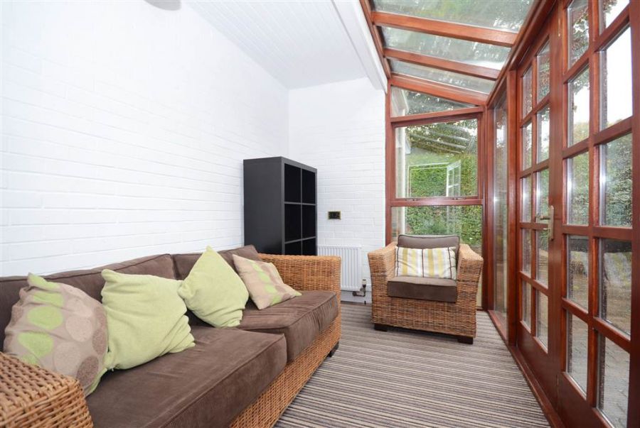 17 Broomhill Manor