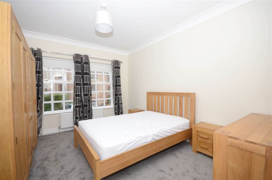 17 Broomhill Manor