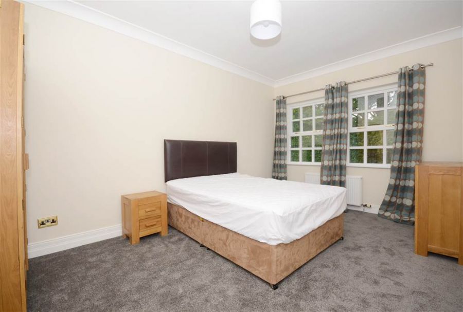 17 Broomhill Manor