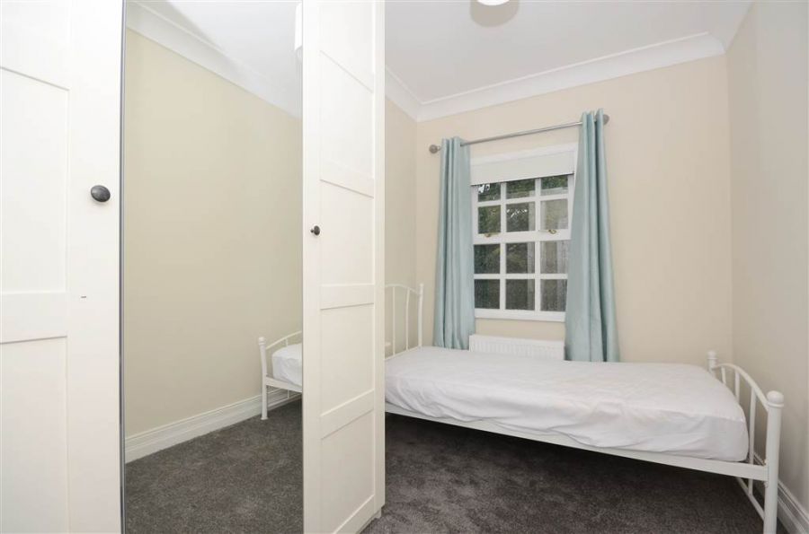 17 Broomhill Manor