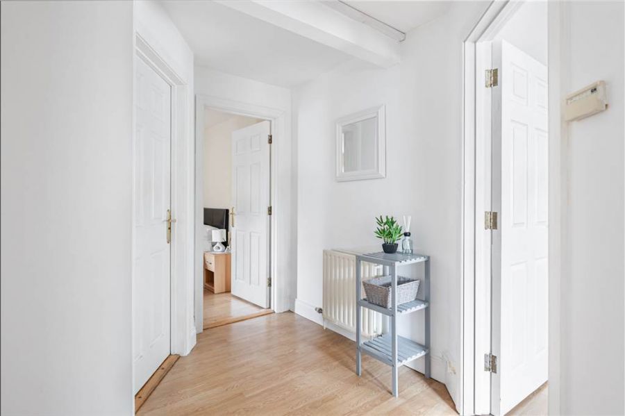 Apt 4, 89 Eglantine Avenue