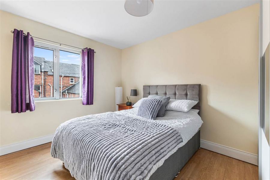 Apt 4, 89 Eglantine Avenue