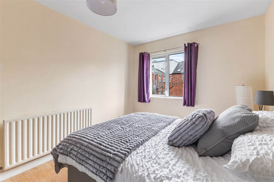 Apt 4, 89 Eglantine Avenue