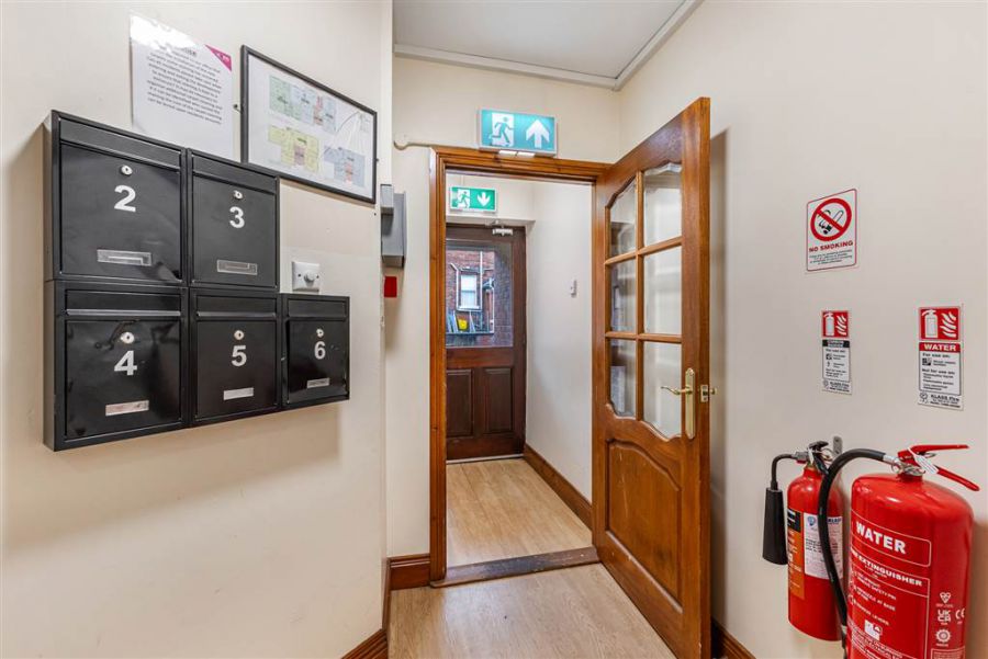 Apt 4, 89 Eglantine Avenue