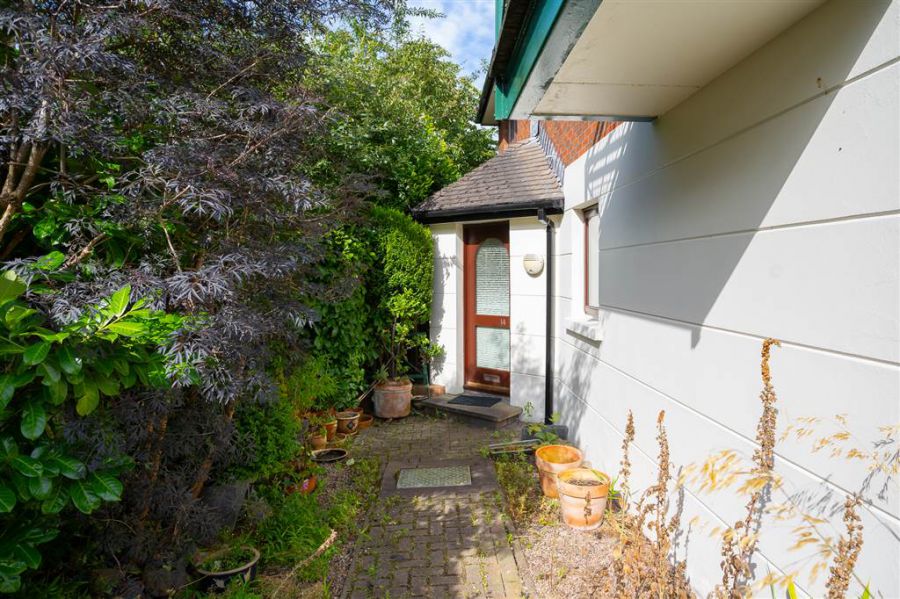 14 Ashleigh Manor