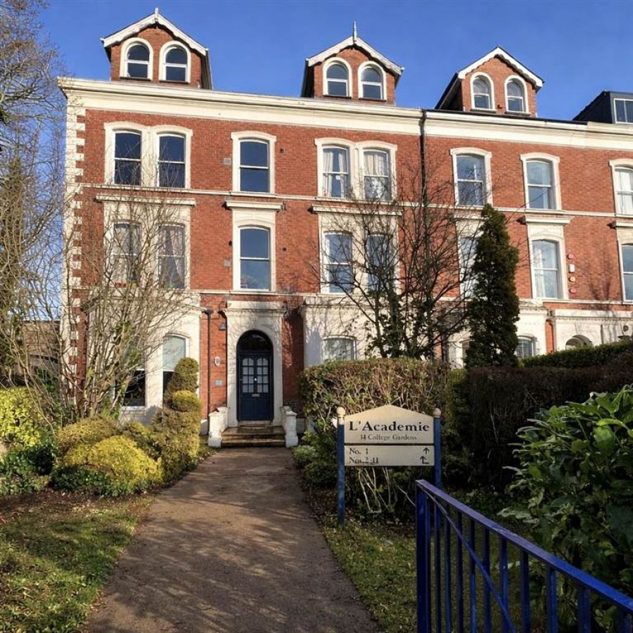 Apt 6 14 College Gardens, Off Malone Road, Belfast, BT9 6BQ