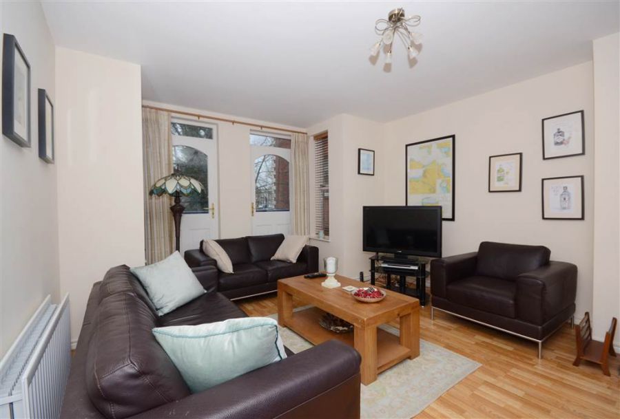 Apt 6 14 College Gardens