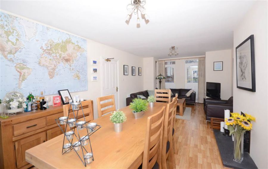 Apt 6 14 College Gardens