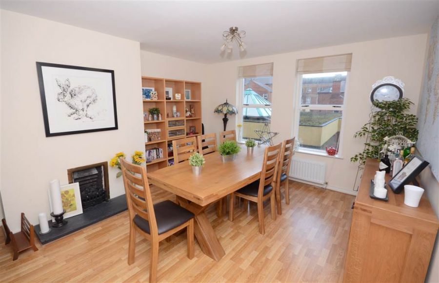 Apt 6 14 College Gardens