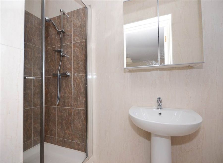 Apt 6 14 College Gardens