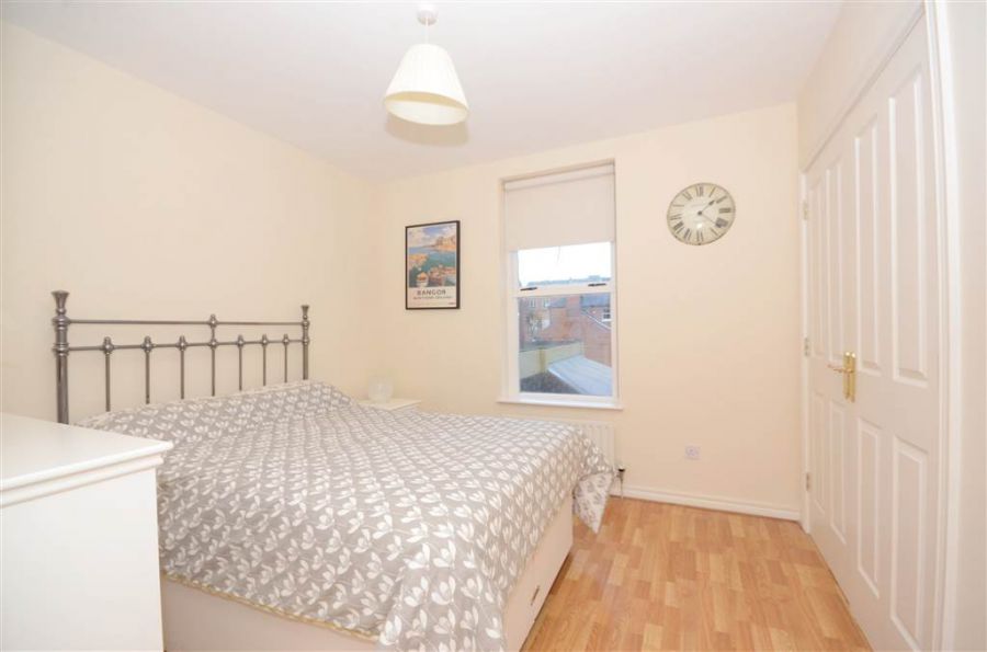 Apt 6 14 College Gardens