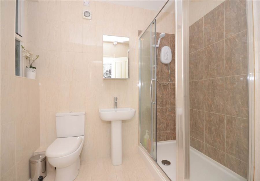 Apt 6 14 College Gardens