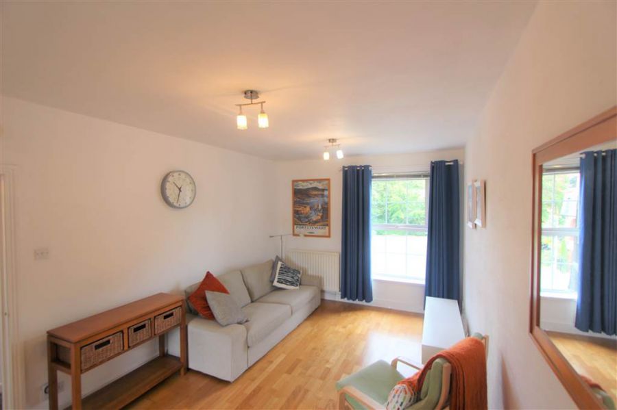 5c Windsor Close