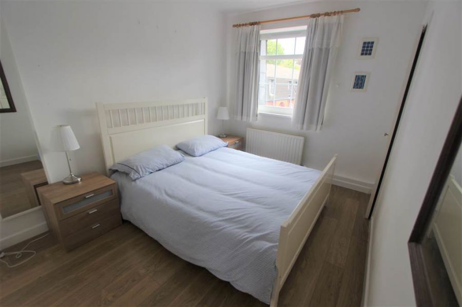 5c Windsor Close
